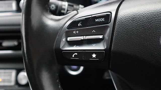 Hyundai KONA 64kWh Premium SUV 5dr Electric Auto (10.5kW Charger) (204 ps)