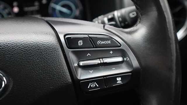 Hyundai KONA 64kWh Premium SUV 5dr Electric Auto (10.5kW Charger) (204 ps)