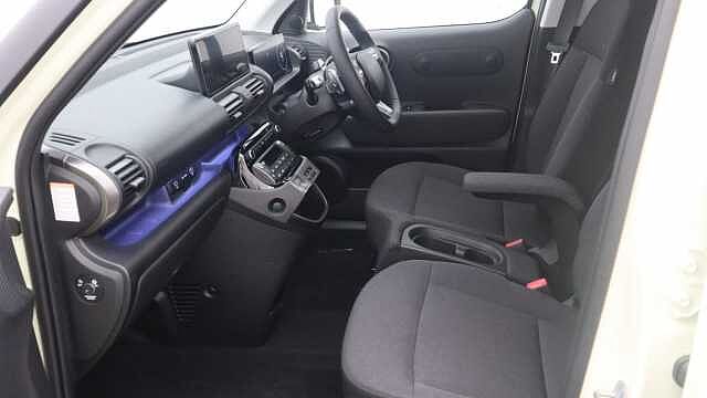 Hyundai INSTER Long Range 49kWh 02 SUV 5dr Electric Auto (115 ps) Buttermilk Yellow