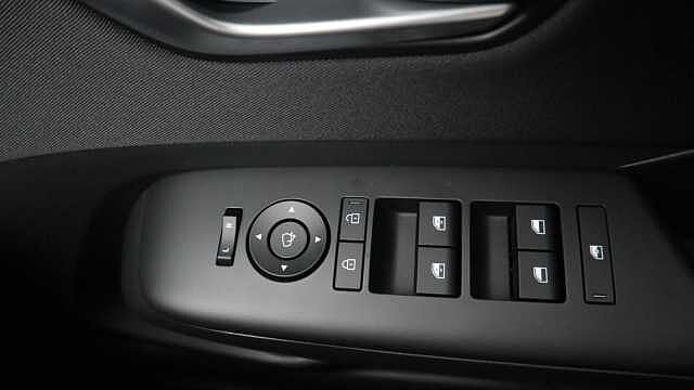 Hyundai KONA 1.6 h-GDi Advance SUV 5dr Petrol Hybrid DCT Euro 6 (s/s) (129 ps) White