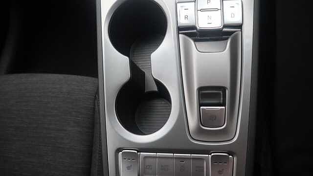 Hyundai KONA 64kWh Premium SUV 5dr Electric Auto (10.5kW Charger) (204 ps)