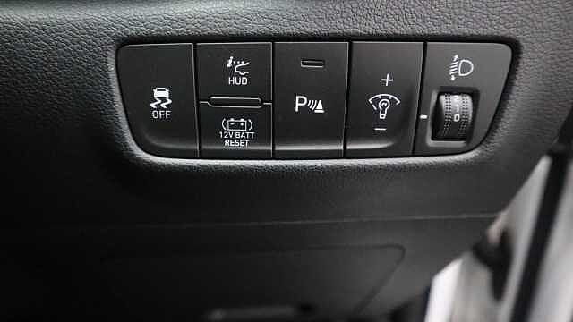 Hyundai KONA 1.6 h-GDi Ultimate SUV 5dr Petrol Hybrid DCT Euro 6 (s/s) (141 ps) White