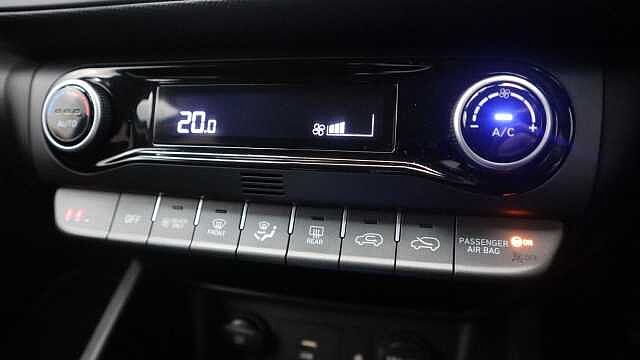 Hyundai KONA 1.6 h-GDi Premium SUV 5dr Petrol Hybrid DCT Euro 6 (s/s) (141 ps)