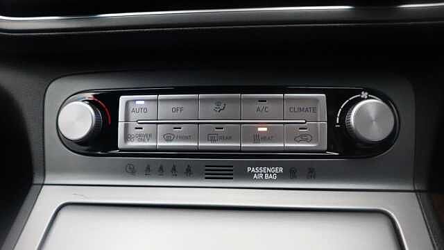 Hyundai KONA 64kWh Premium SUV 5dr Electric Auto (10.5kW Charger) (204 ps)