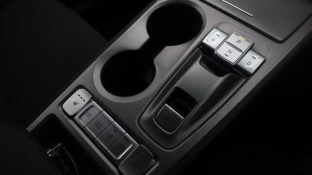 Hyundai KONA 64kWh Premium SUV 5dr Electric Auto (10.5kW Charger) (204 ps)