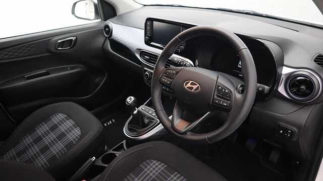 Hyundai i10 1.2 Premium Hatchback 5dr Petrol Manual Euro 6 (s/s) (84 ps)