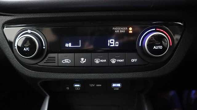 Hyundai i10 1.2 Premium Hatchback 5dr Petrol Manual Euro 6 (s/s) (84 ps)