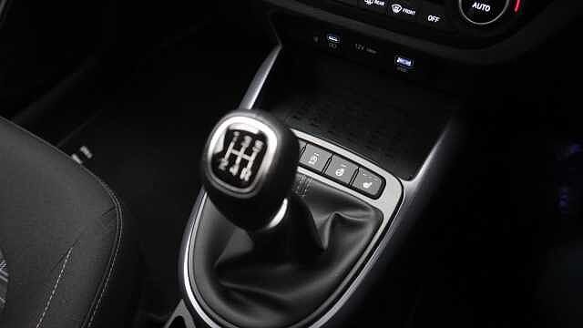 Hyundai i10 1.2 Premium Hatchback 5dr Petrol Manual Euro 6 (s/s) (84 ps)